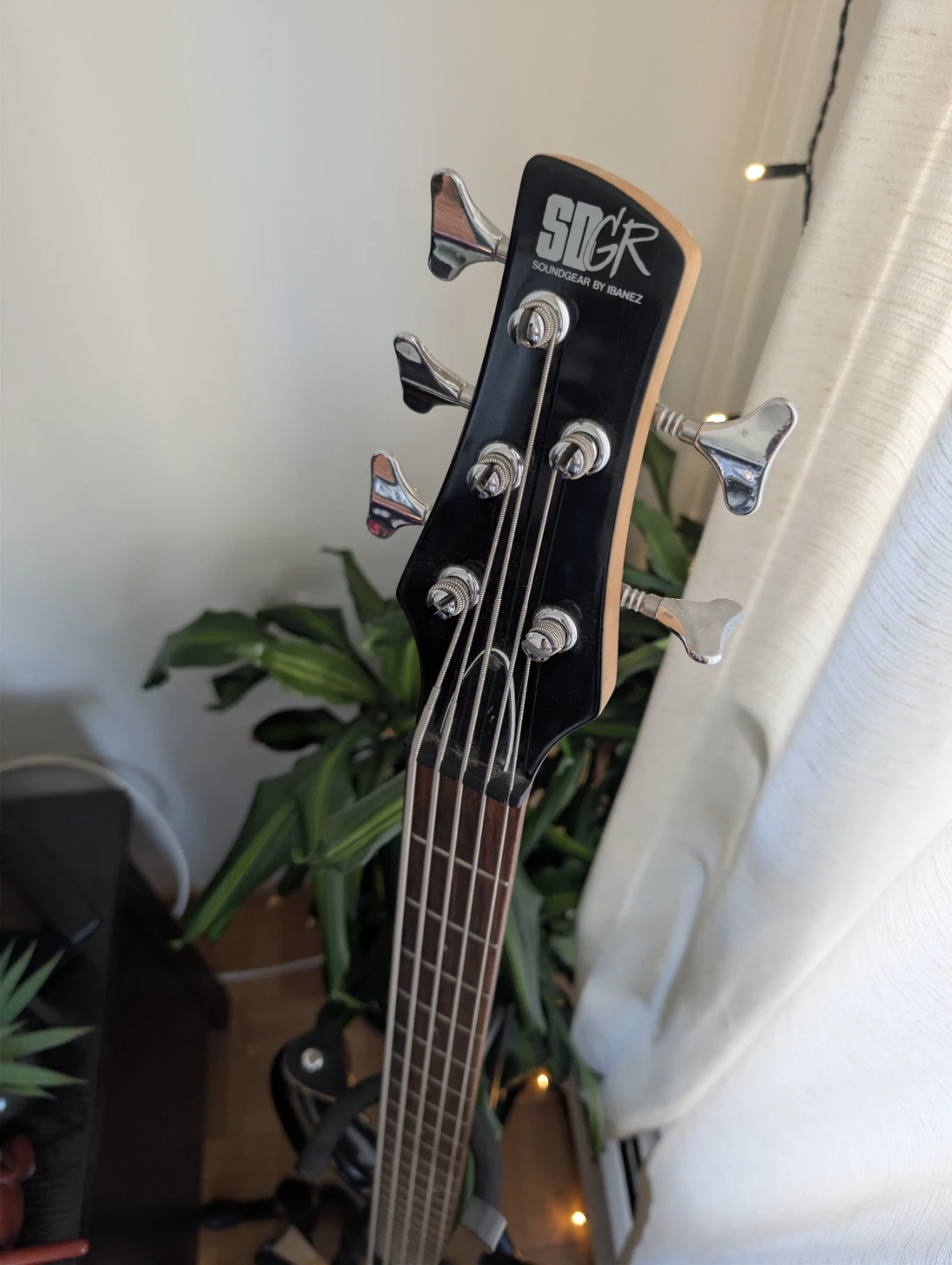 Ibanez Soundgear SR305 5-String Bass Guitar - photo 2