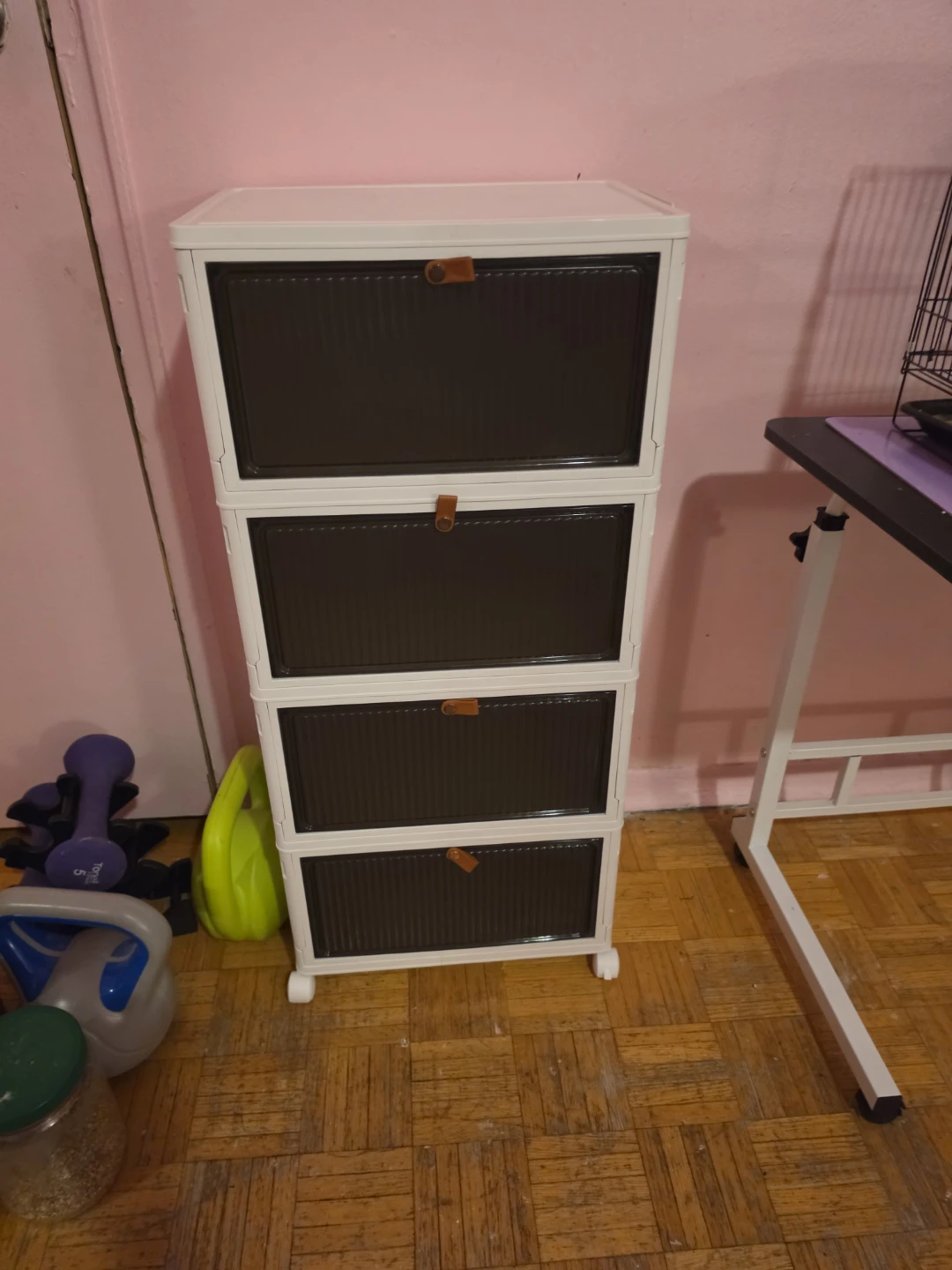 Storage cabinet with wheels