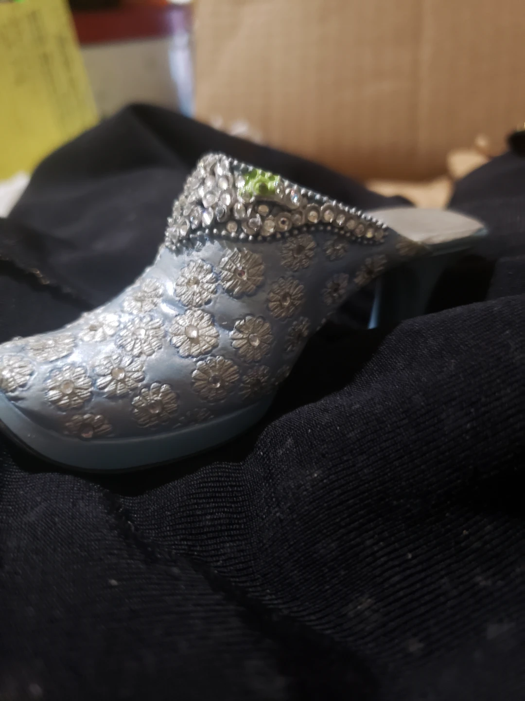 Just the Right Shoe Carolynn 2001 By Lorraine Vail - photo 2