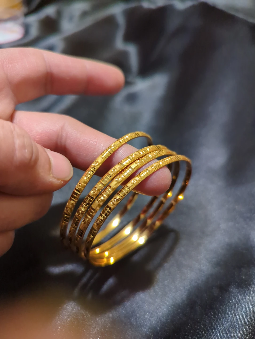Set of 4 Gold Tone Bangles - photo 3