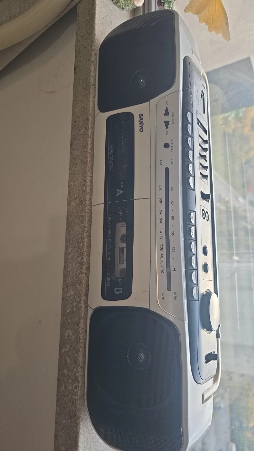 Sanyo Portable Dual Cassette Boombox - photo 2