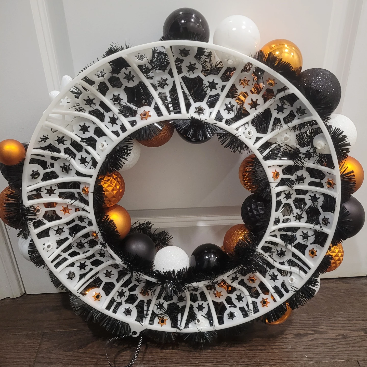 2 for $10 New Halloween wreath and glass pumpkin decor - photo 4