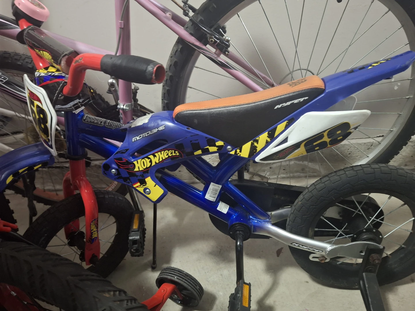 Hyper Hot Wheels Motobike 12-inch Bicycle - photo 2