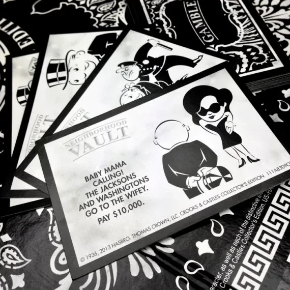 Monopoly Crooks & Castles Collector's Edition - photo 3