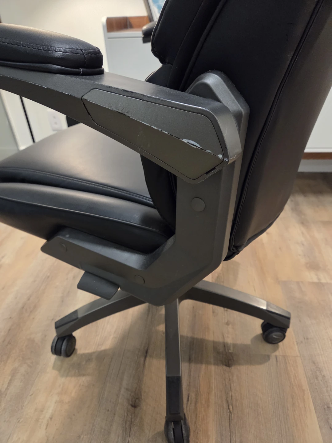 LazBoy Manager Chair - photo 4