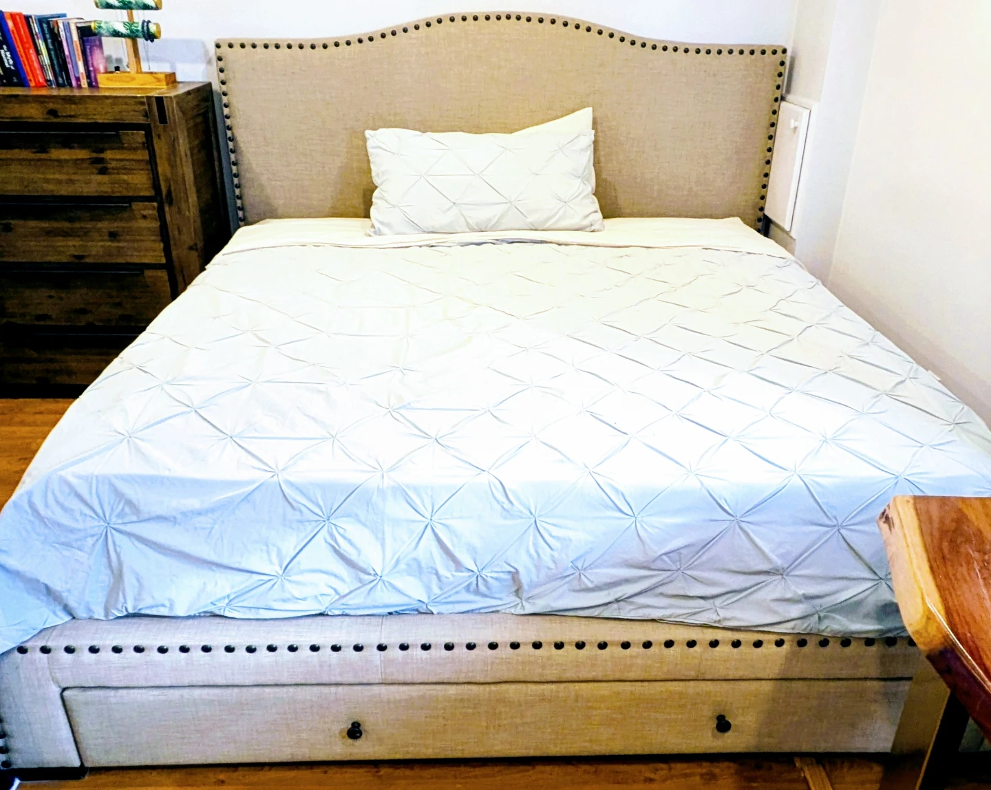 LAST CHANCE! - Upholstered Platform King Size Bed with Storage