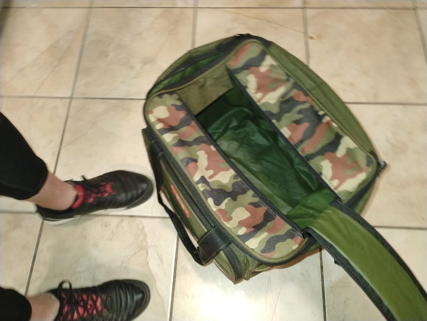 Camo pattern soft-sided cooler bag