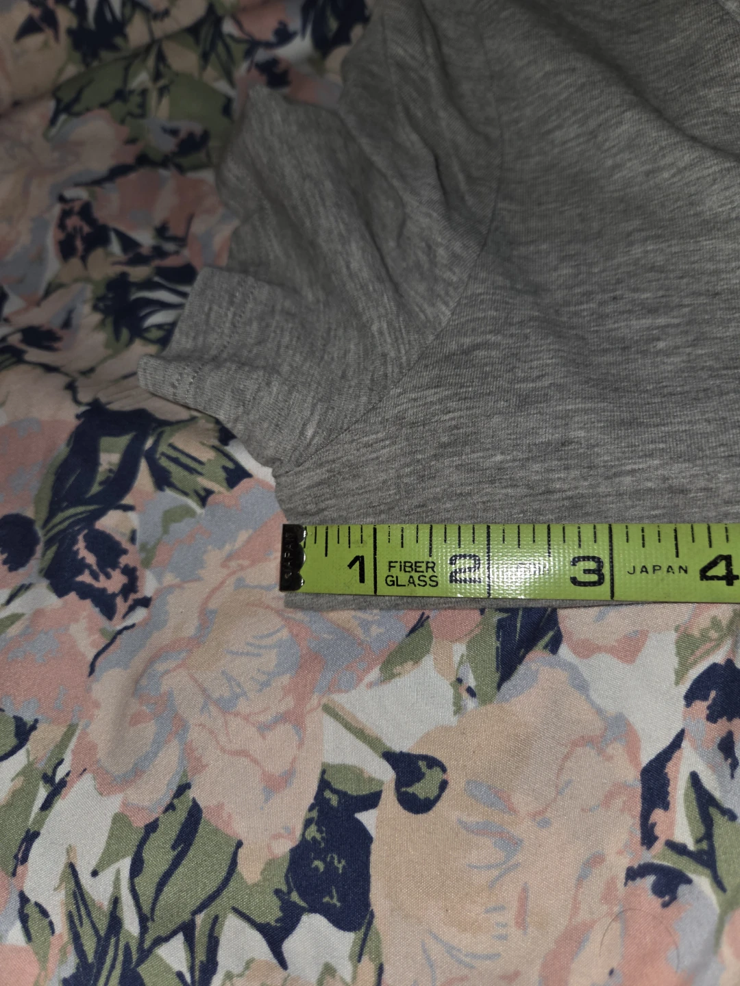 H& M Divided Basic Tee in a Women's M - photo 4