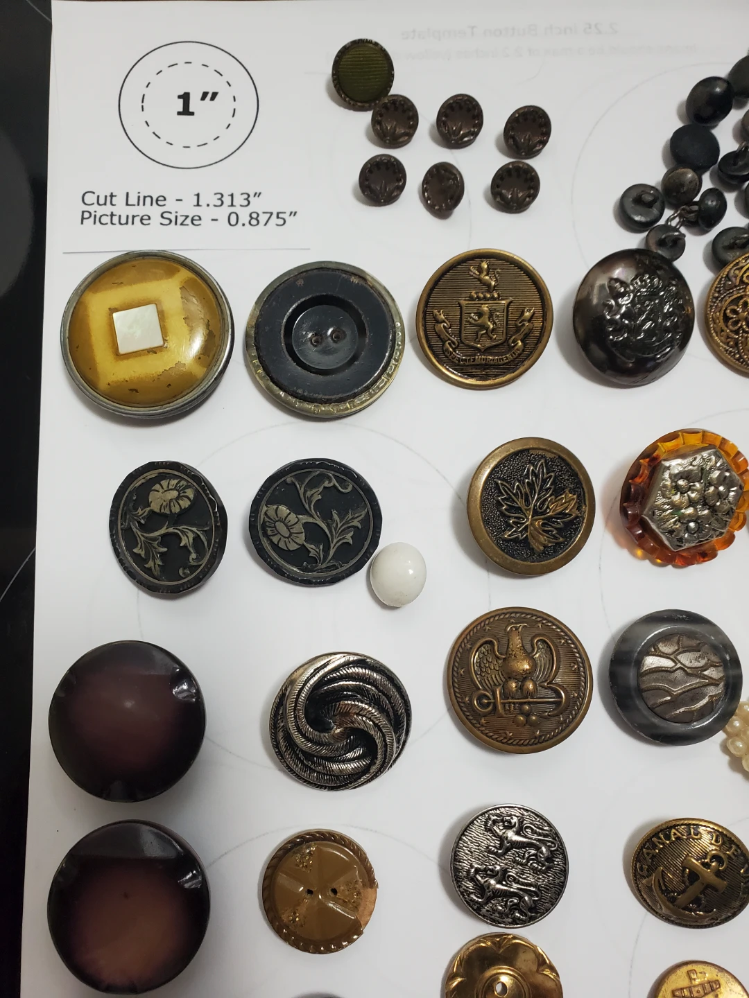 Assorted Vintage Decorative Buttons Lot over 50 Magnetic - photo 2
