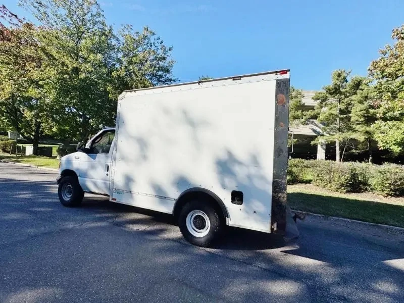 2005 Ford Econoline E-350 Super Duty - photo 4