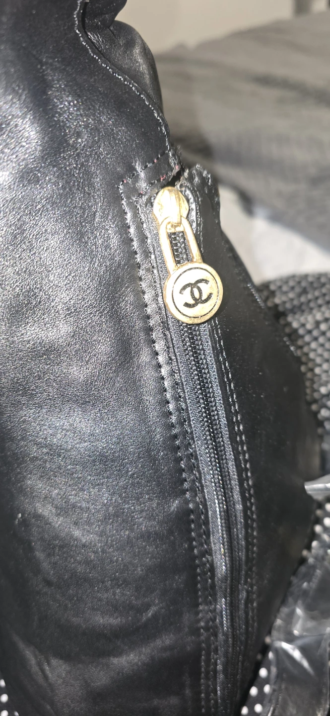 Chanel Black Leather backpack - photo 2