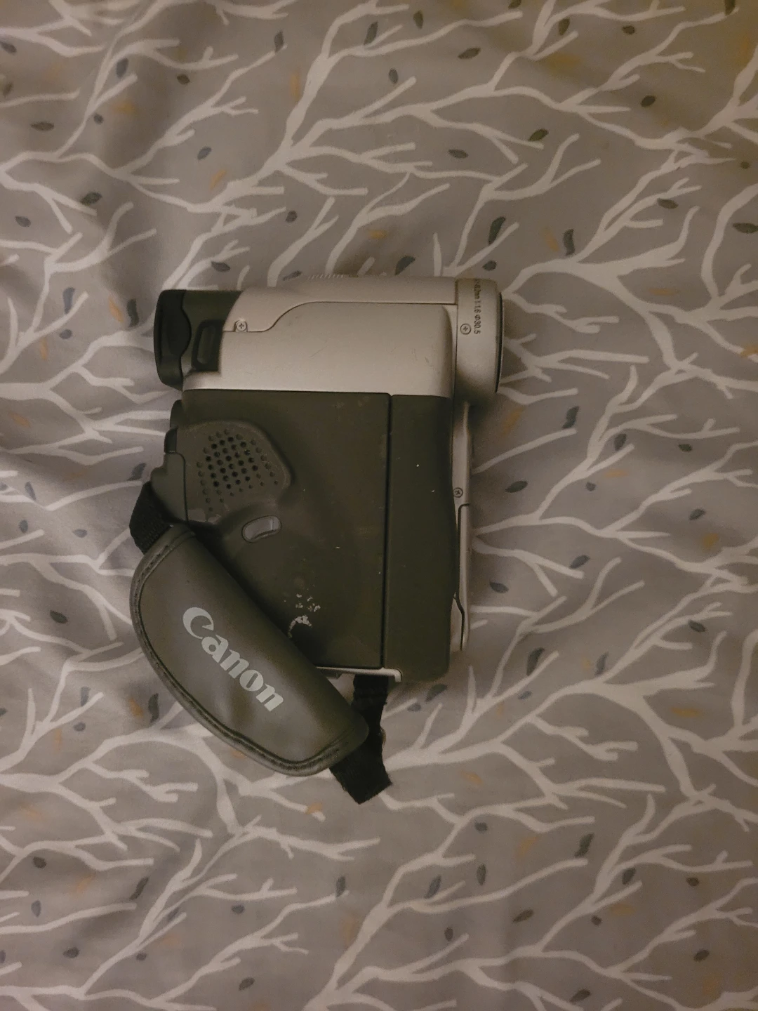 Canon Elura Camcorder AS IS - photo 2