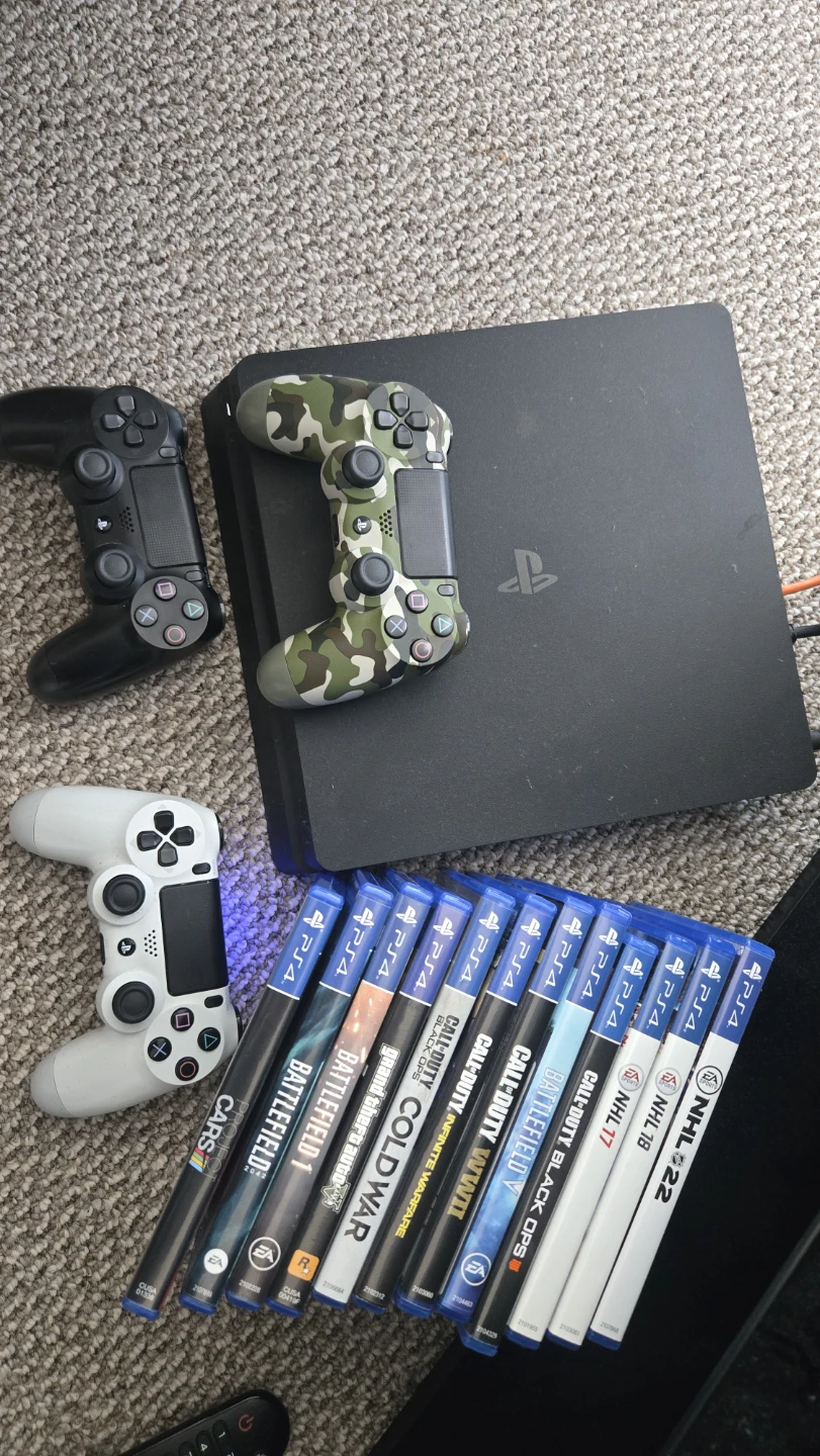 PlayStation 4, 3 Controllers,15 Games (3 digitals)