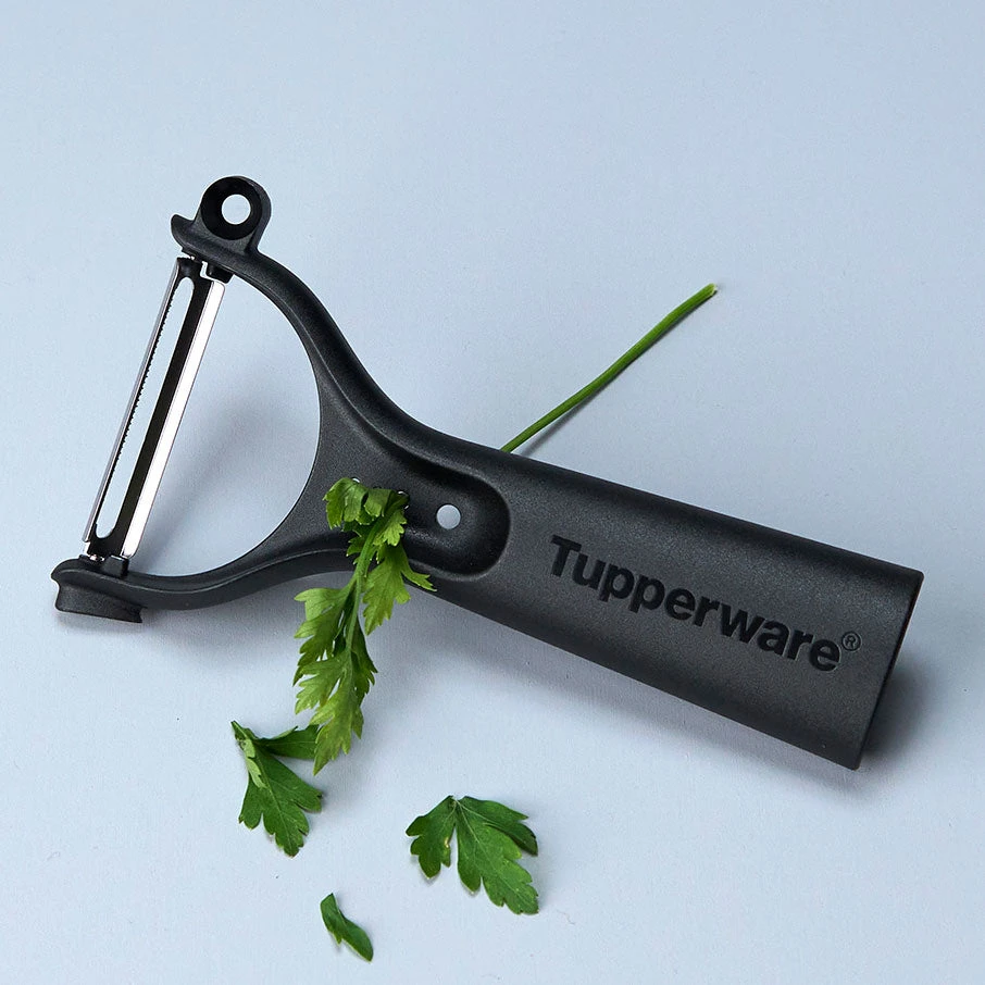 Tupperware® 5-in-1 Universal Peeler – Black 🥕🥔✨ - photo 4