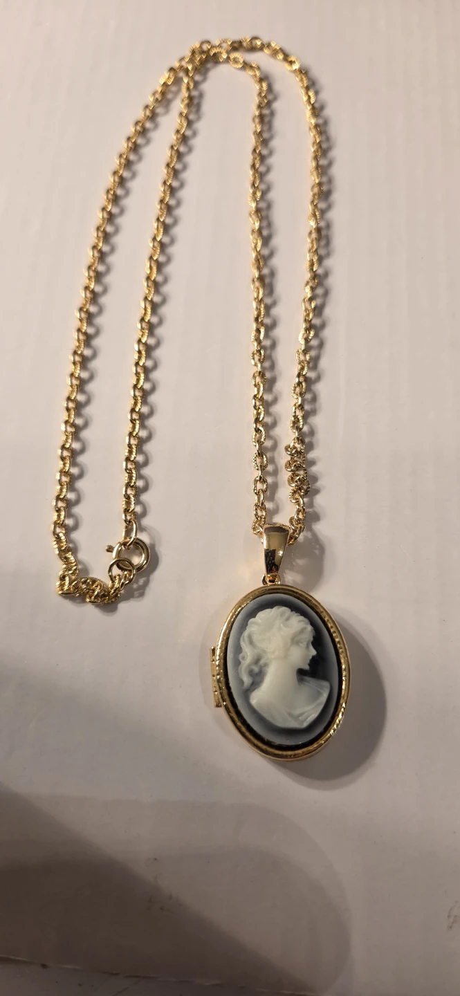 Vintage Gold Tone Cameo Locket Necklace