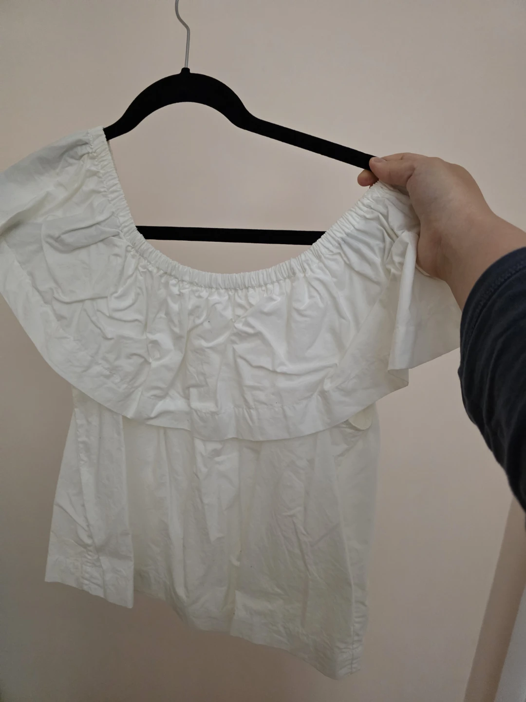Aritzia Wilfred White Off-Shoulder Top