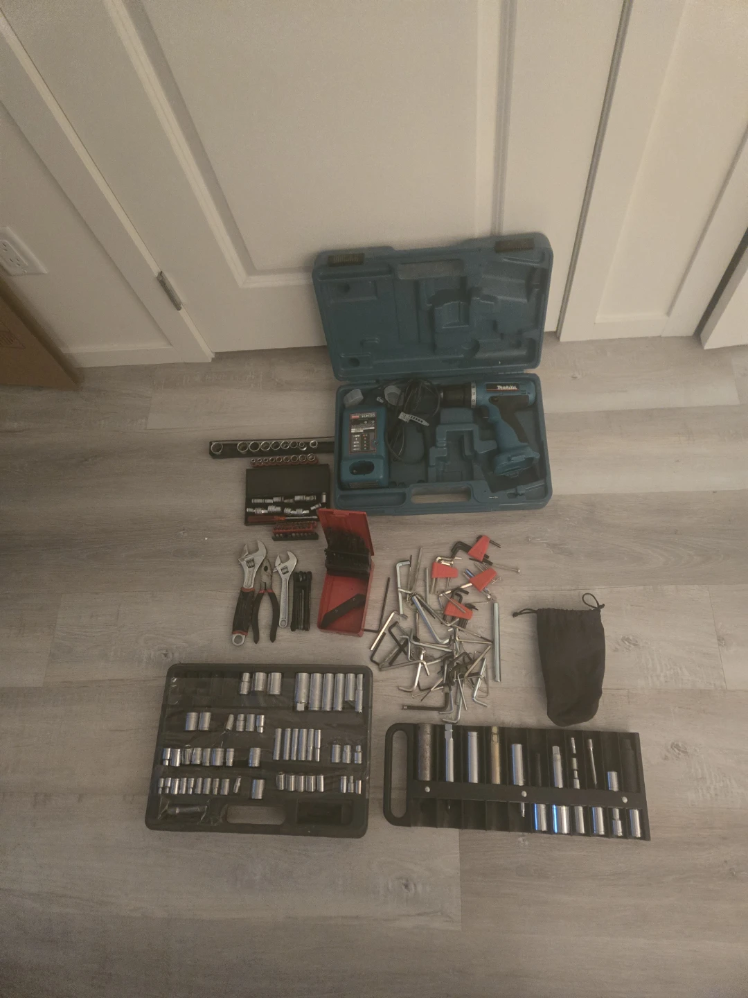 Makita Drill and Assorted Tool Set - photo 2