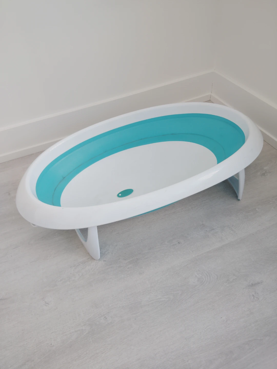 Collapsible Baby Bathtub Teal and White