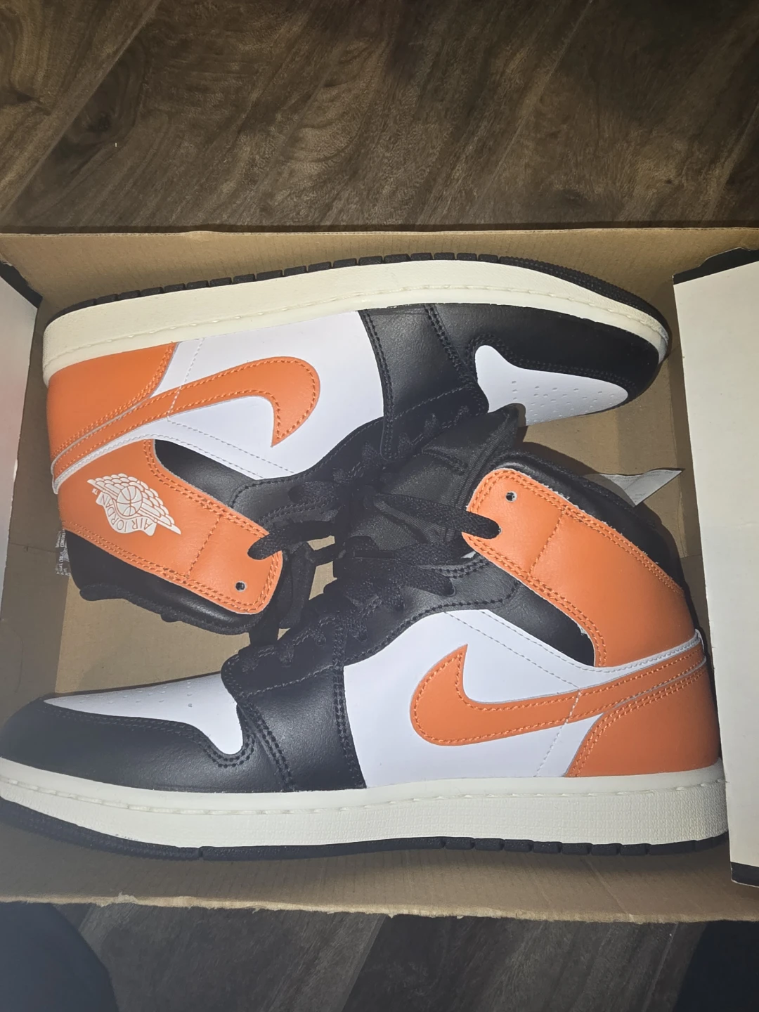 Air Jordan 1 Mid Starfish Black White