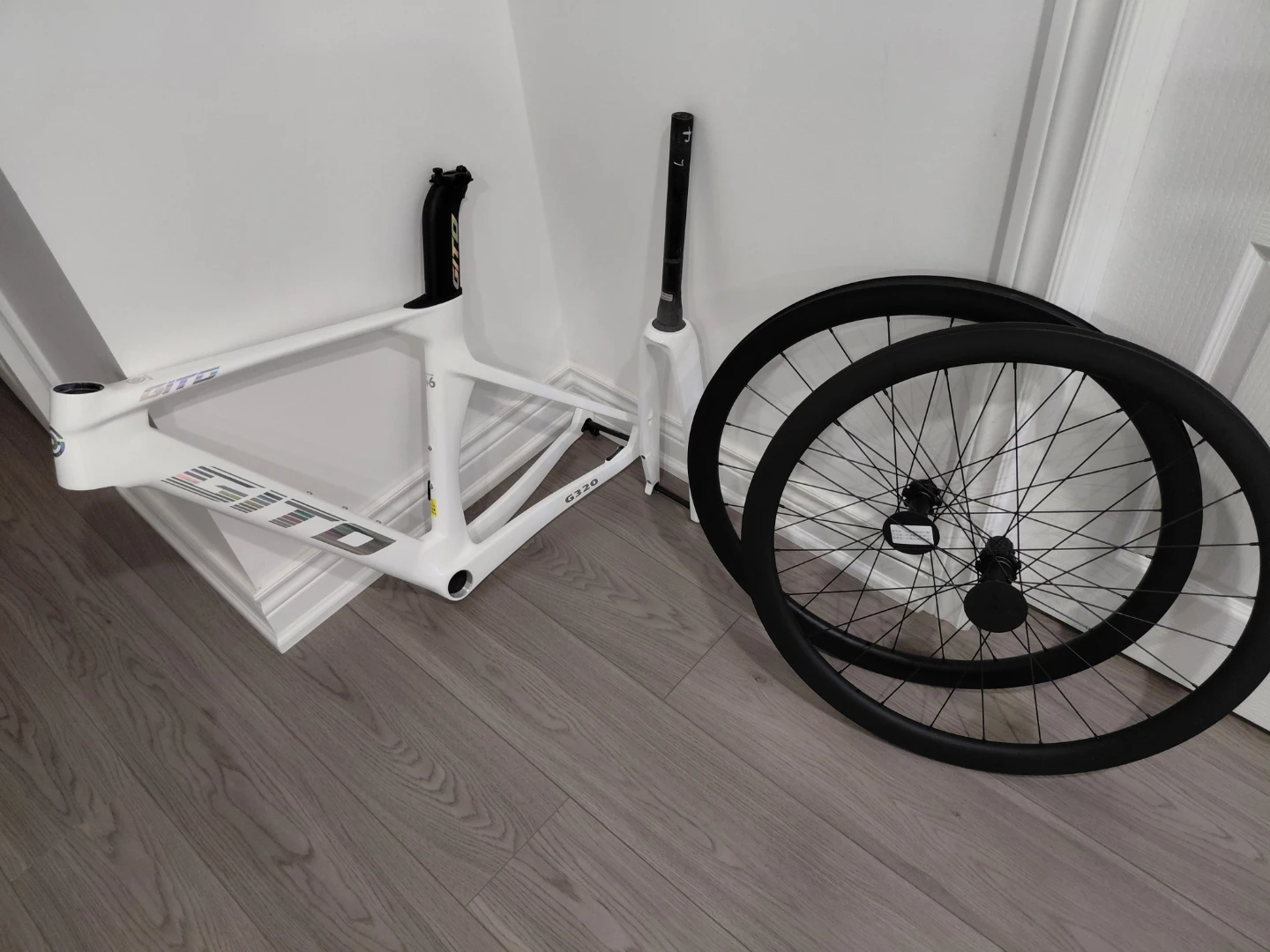 Carbon fiber Hybrid disc Bike (newly assembly) - photo 3