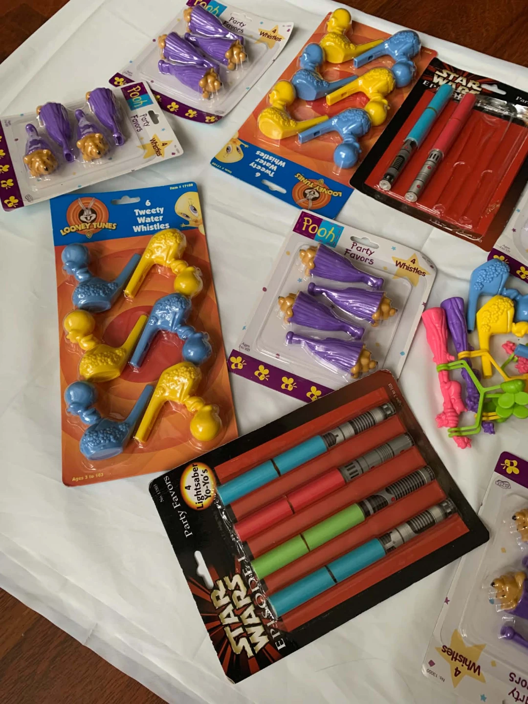 Assorted Disney and Star Wars Party Favours - photo 2