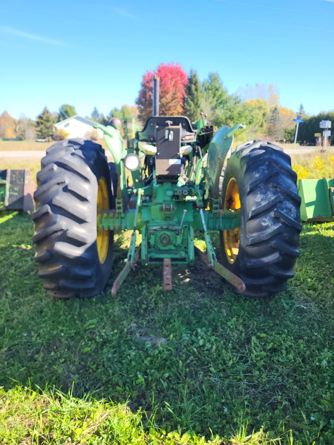 1830 John Deere Tractor with 146 Front Loader - photo 4