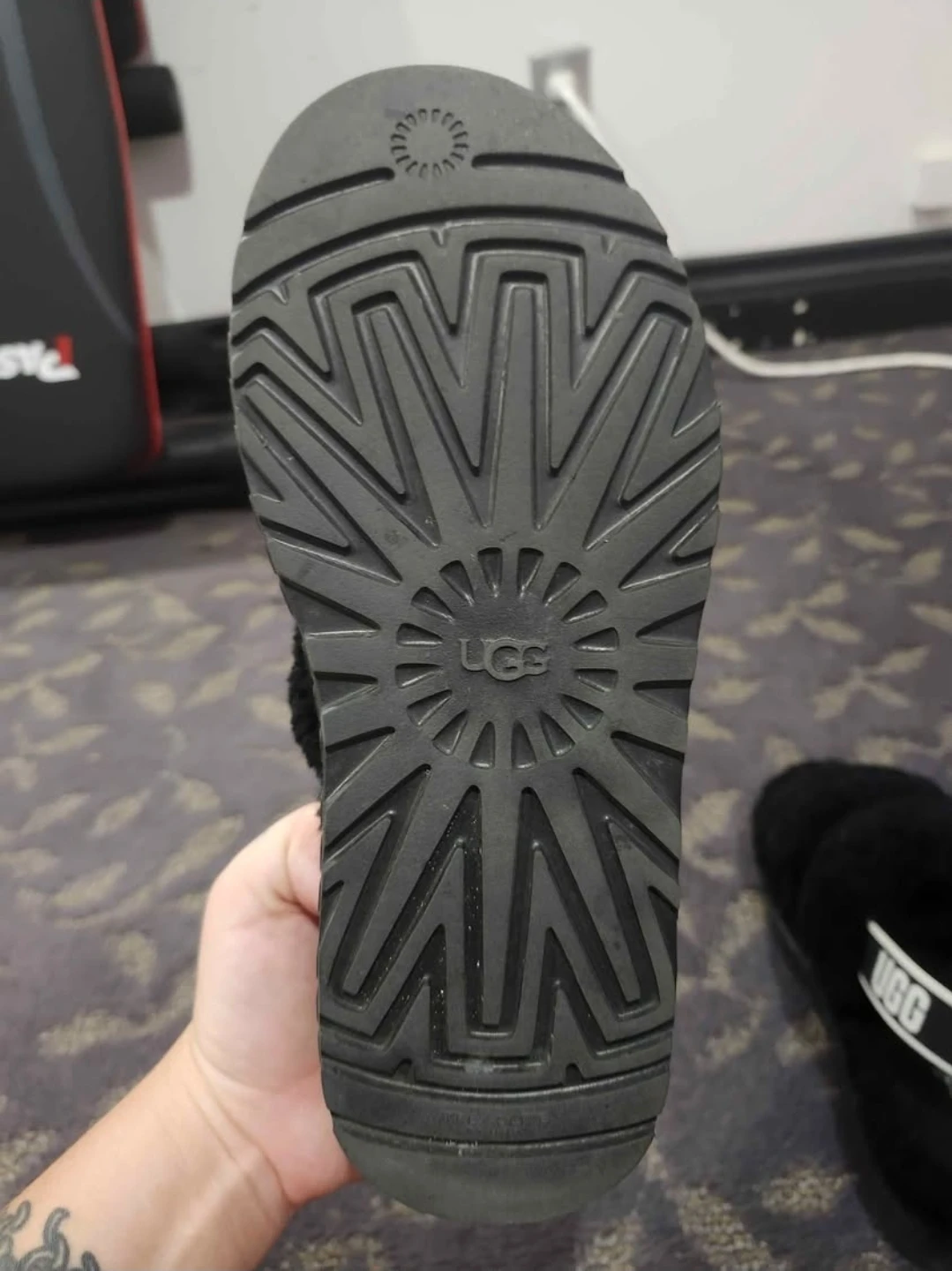UGG Fluff Yeah Black Sandals - photo 4