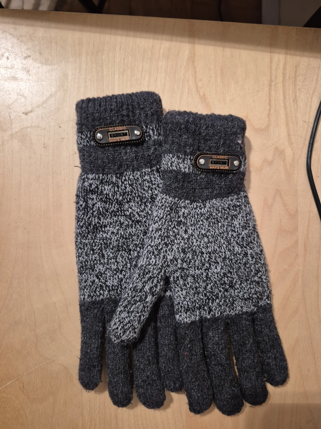 BN)2 Pairs of Gloves + 6Pk Of Pens