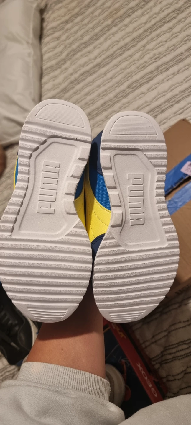 Kids’ Puma sneakers, size US 1C / EU 32 - photo 2