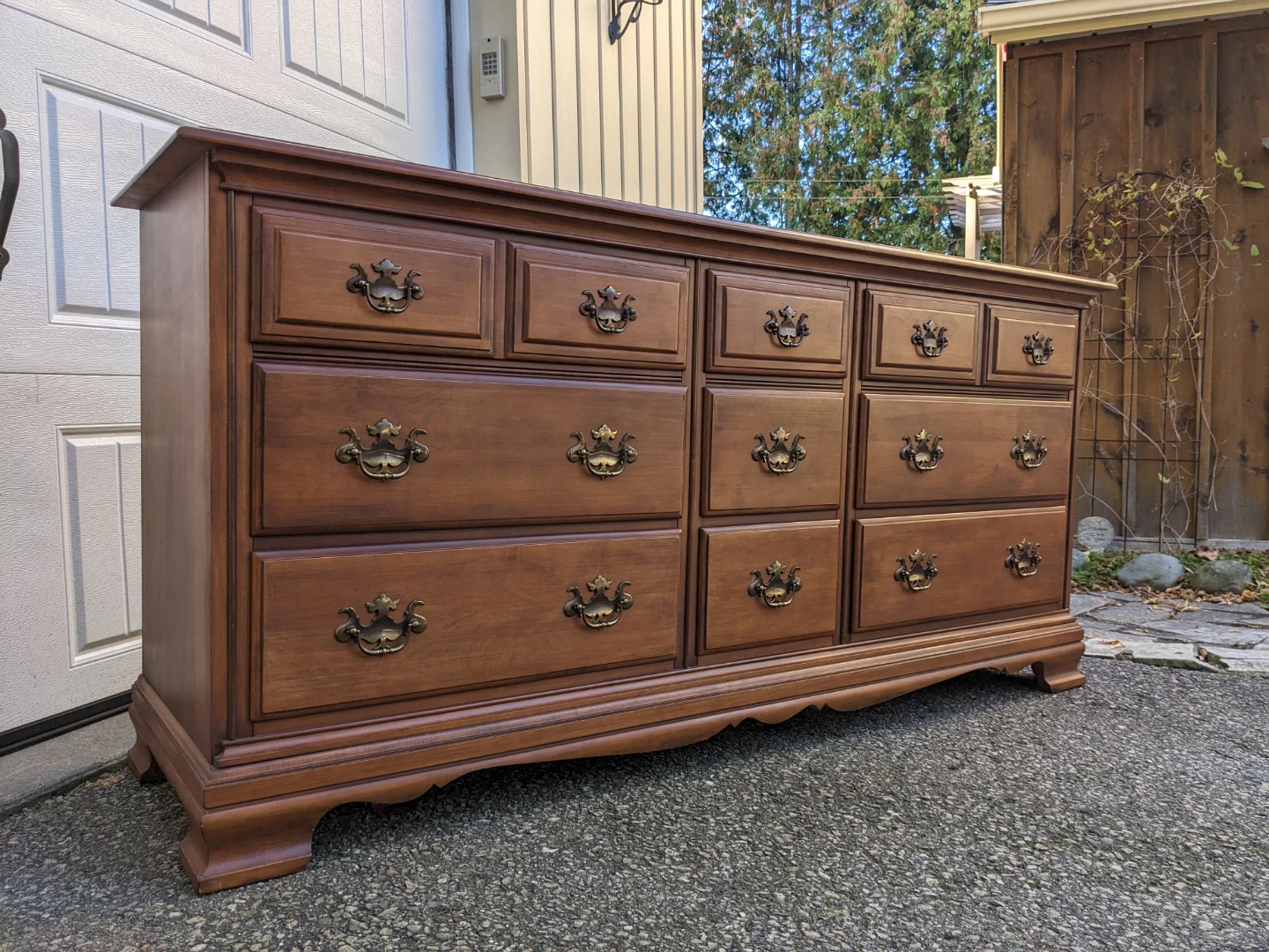 Knechtel 9 Drawer Dresser in Solid Maple - photo 2