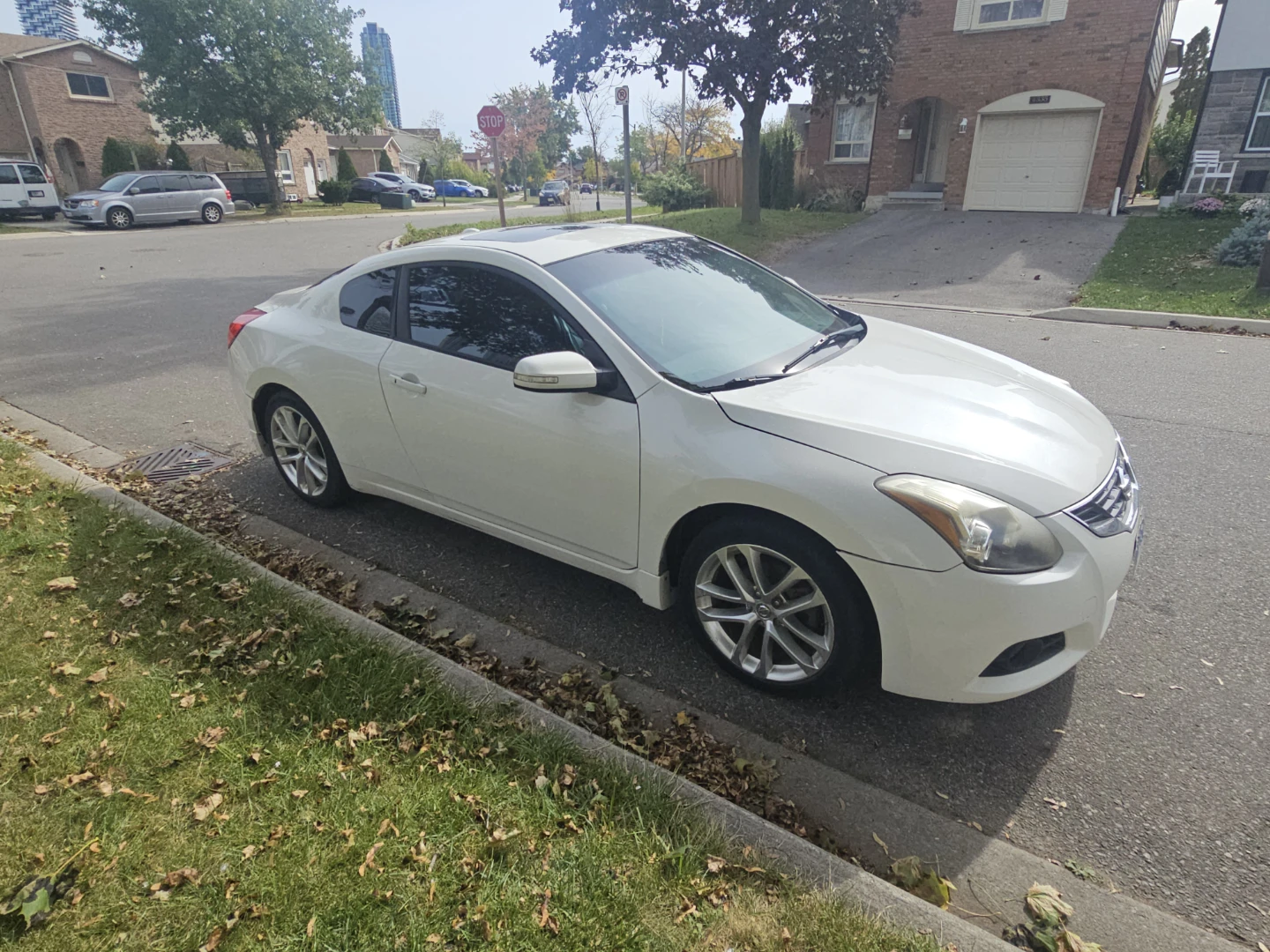White Nissan Altima Coupe - photo 4