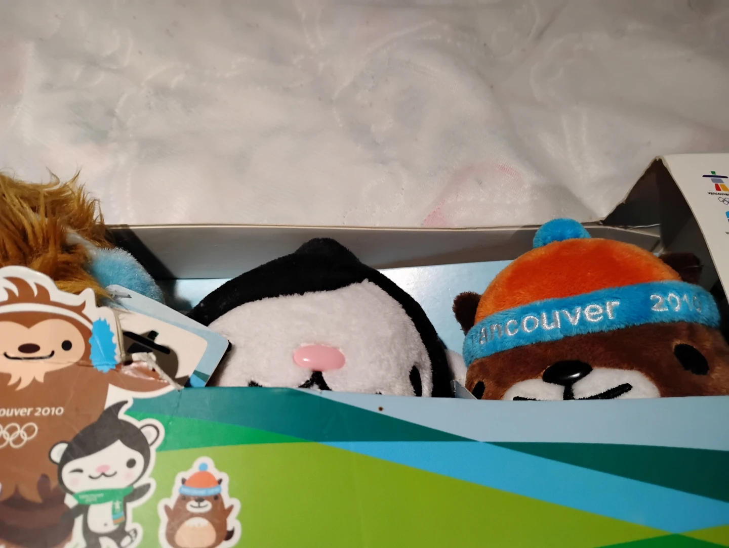 Vancouver 2010 Olympic Mascot and Sidekick Collector Set - photo 3