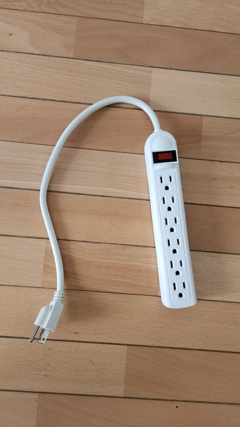 Globe Electric 6-Outlet Power Bar