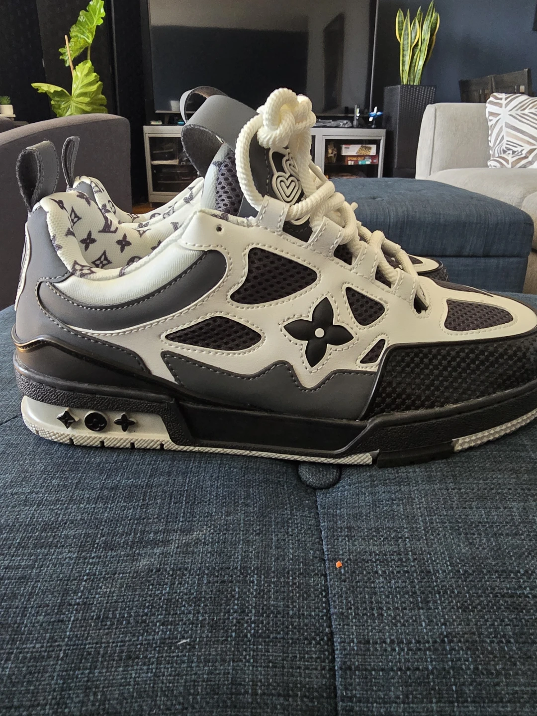 Gray and white lv skates - photo 2