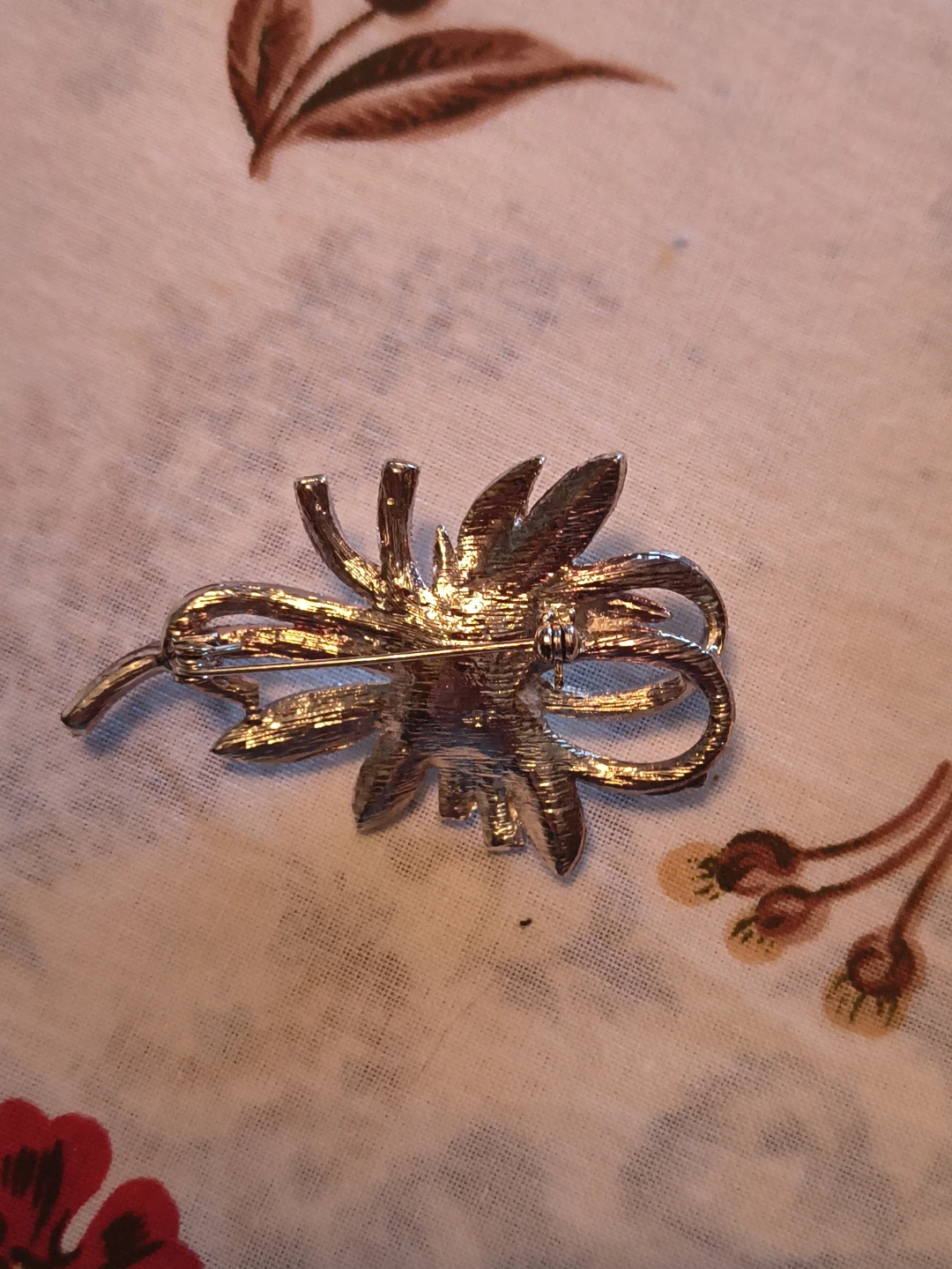 Pearl centre vintage-style rhinestone brooch - photo 2
