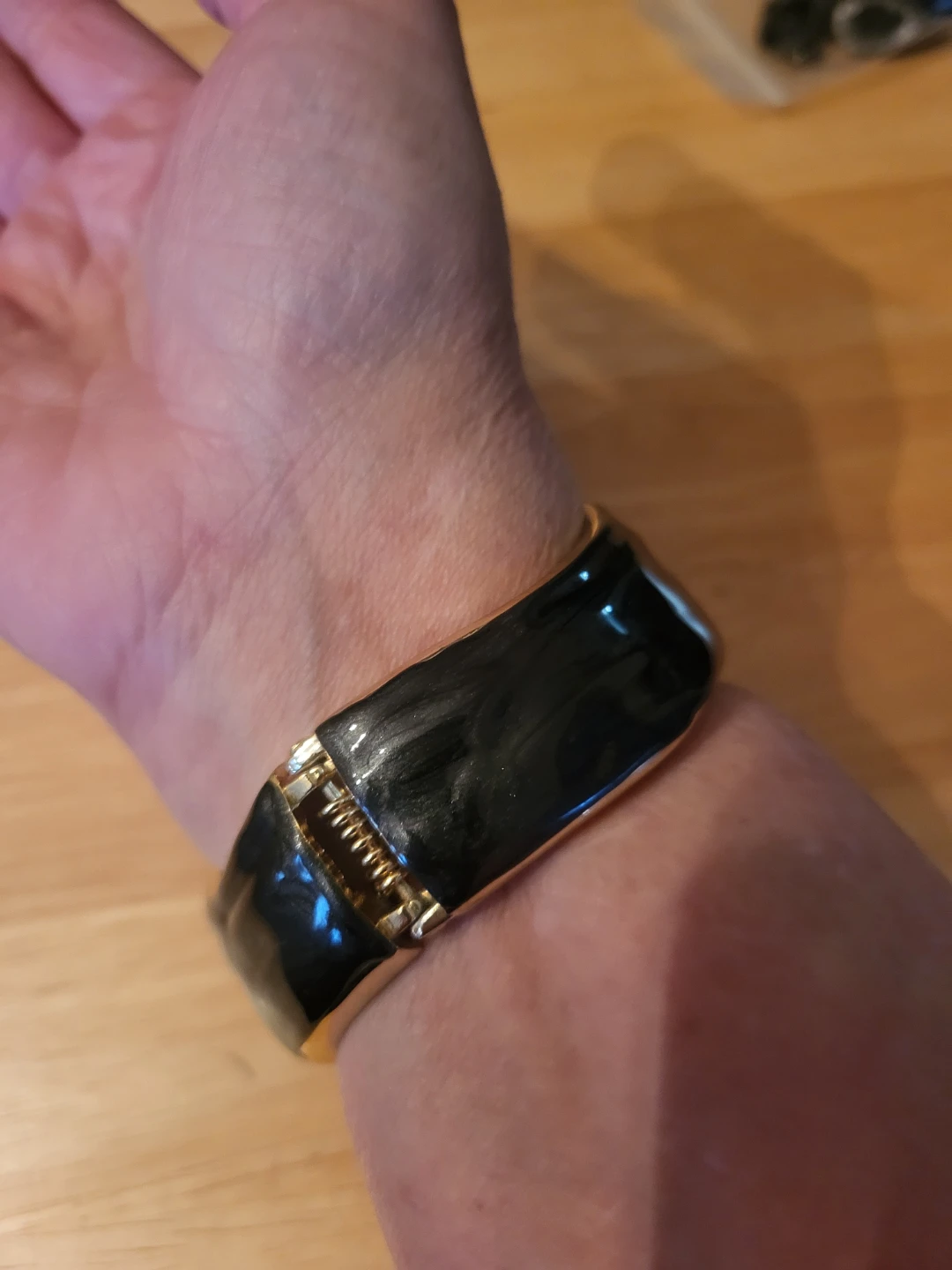 Black and gold tone hinged cuff bracelet - photo 2