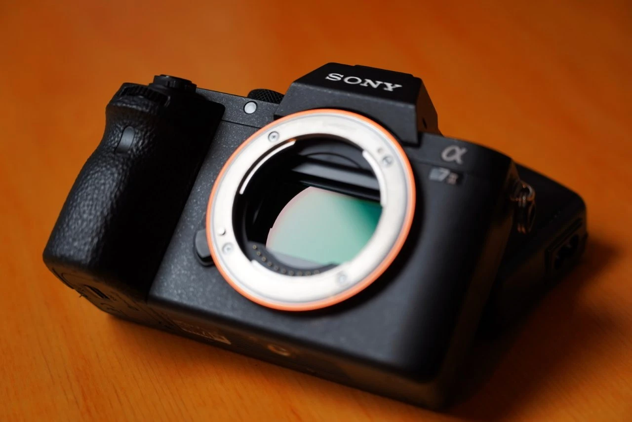 Sony A7 II + Lens(FE 28-70mm f/ 3.5-5.6) - Low Shutter Count - photo 3