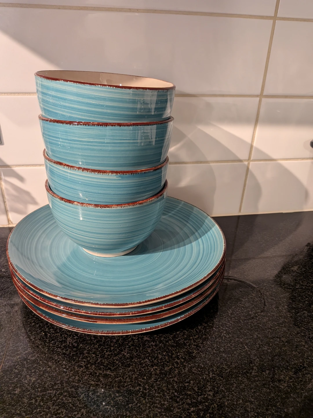 Set of 4 blue dinner plates and 4 matching bowls