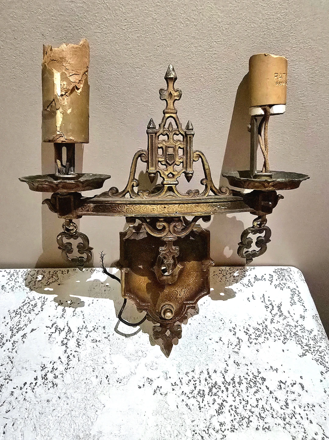 Antique 1920s Tudor Gothic Revival Brass Wall Sconce - photo 2