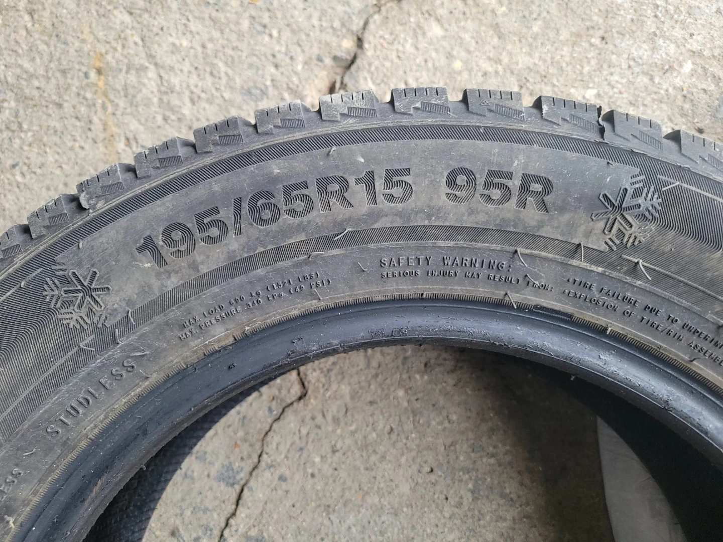 Set of 4 195/65R15 Winter Tires - photo 2
