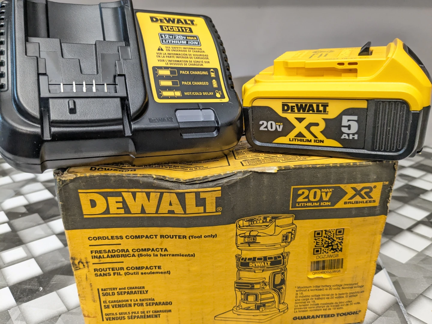 20V Max DeWalt XR Compact Router Combo Kit - photo 3
