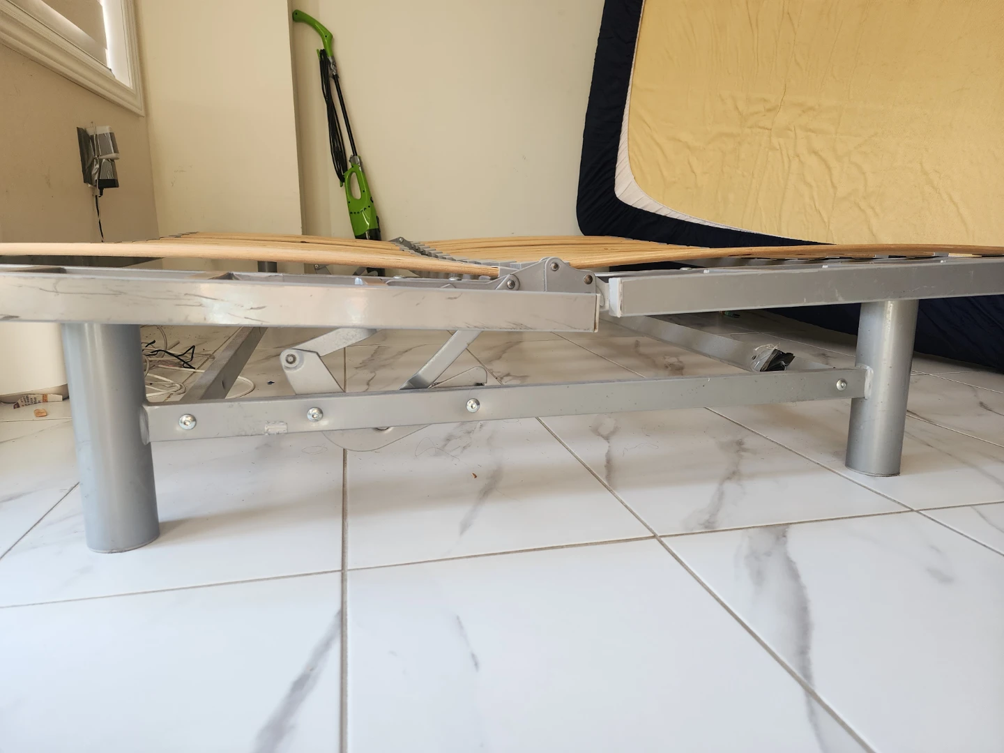 Adjustable Metal Bed Frame with Slats- double size - photo 5