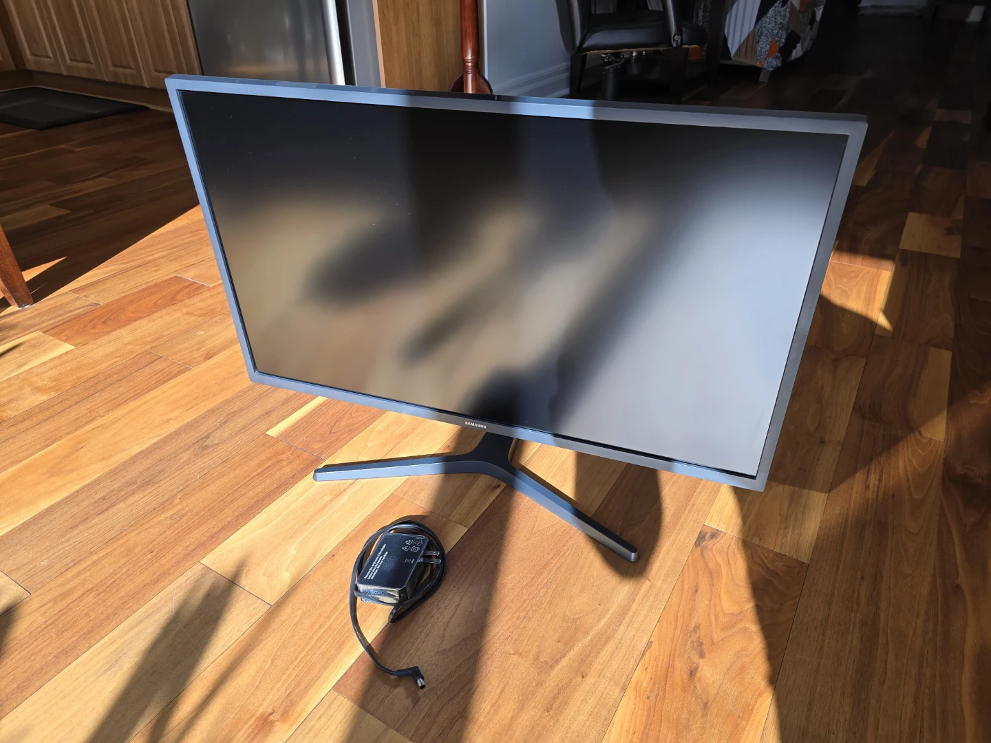Samsung 32-inch 4K UHD Monitor U32J590 - photo 2