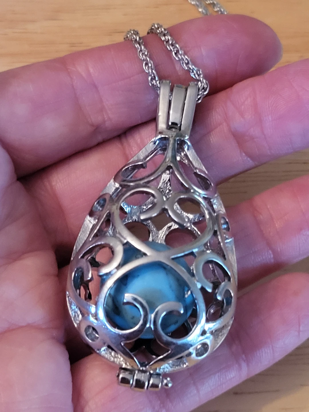 Silver-Tone Teardrop Pendant Necklace - photo 2