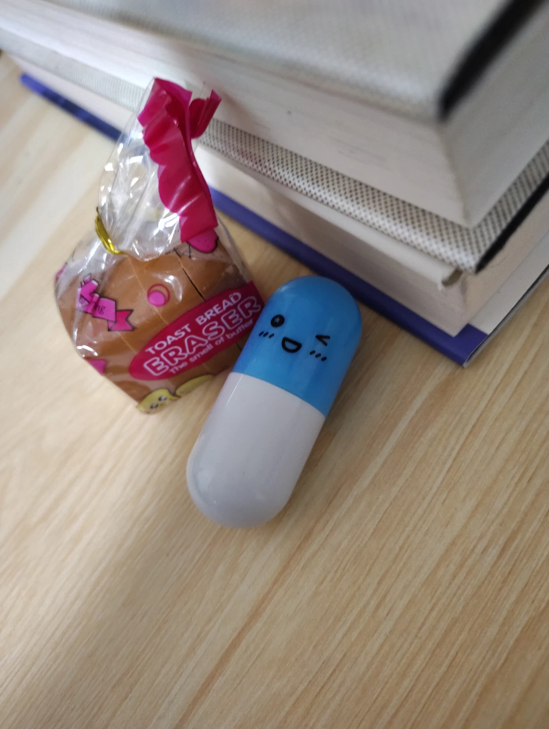 Toast Bread Eraser and Pill Pen Set - photo 3