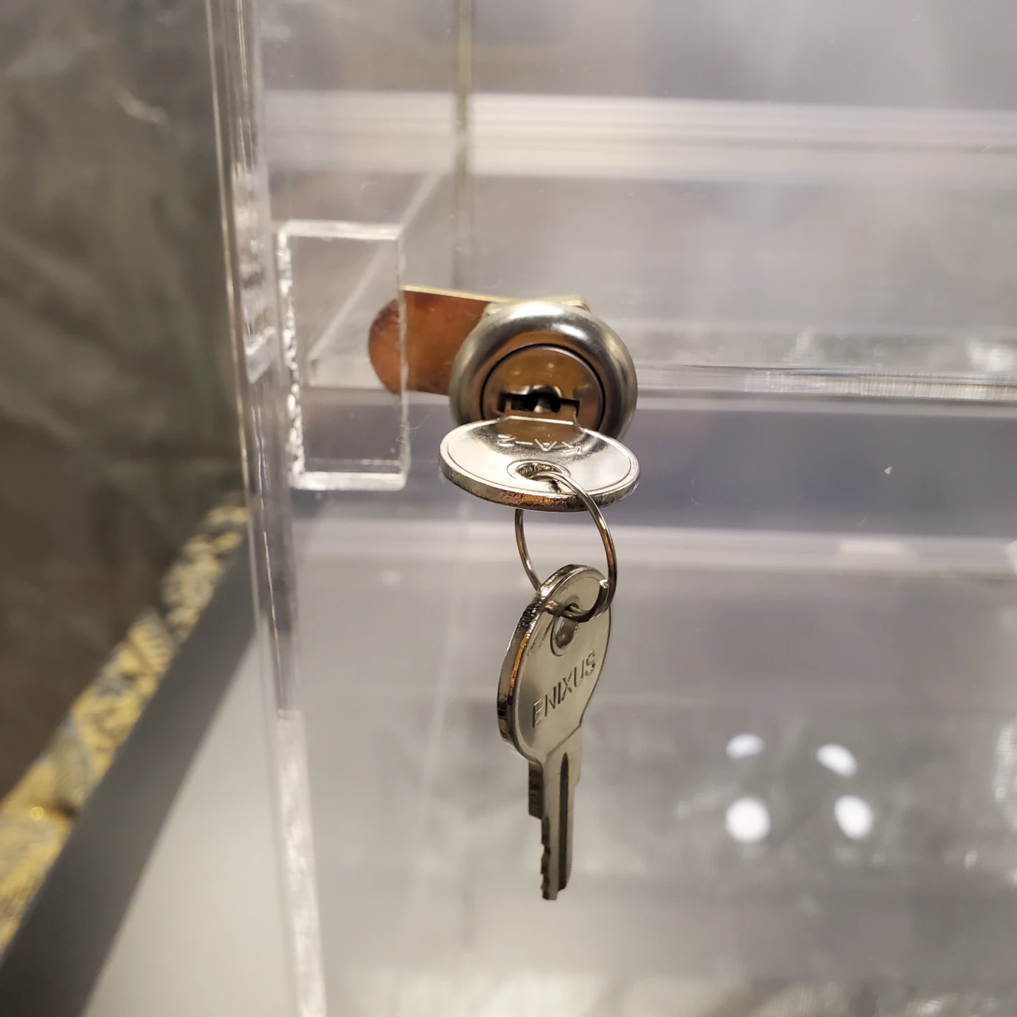 Lockable Clear Display Case - photo 2