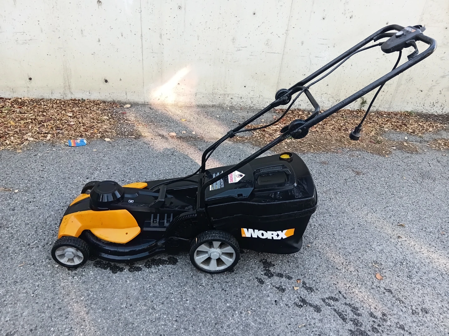 Worx Premium 17"  Electric Lawnmower