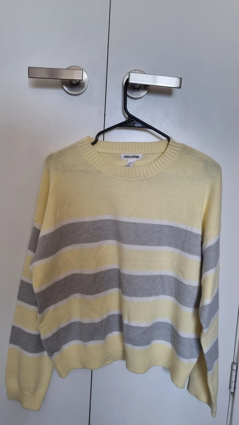 Brand New Striped Knit Sweaters – M/L - photo 2