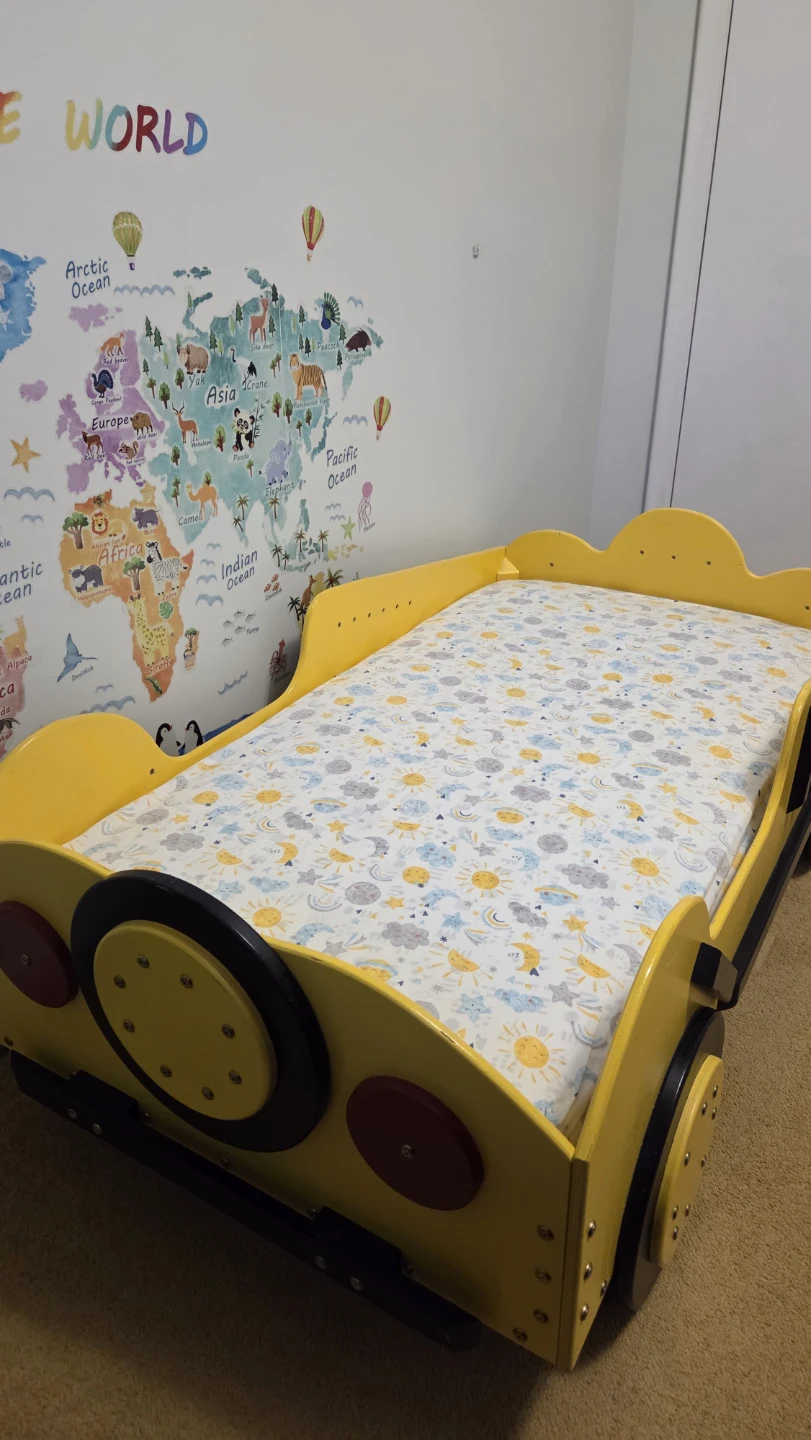 Yellow car-shaped toddler bed - photo 2