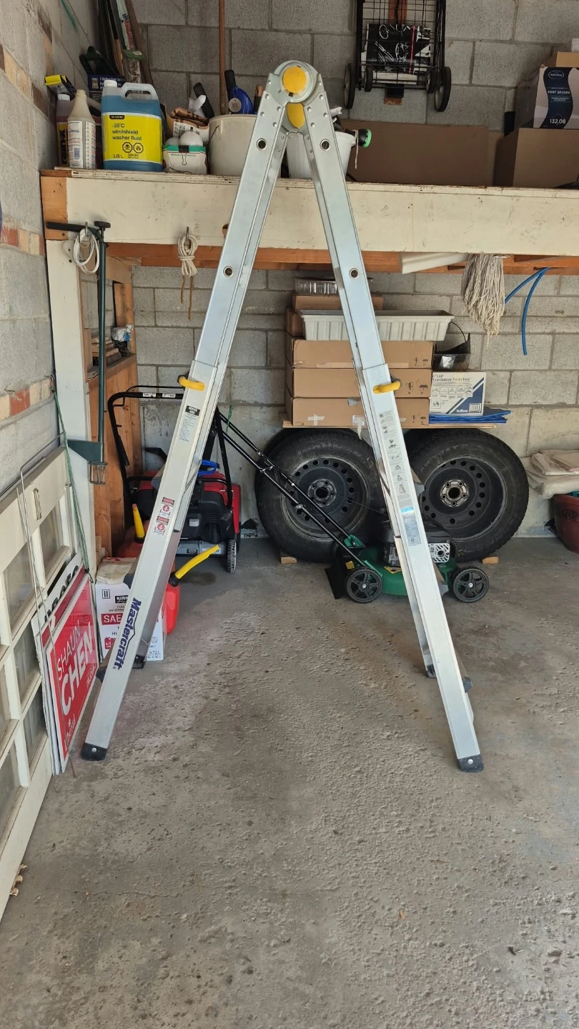 Mastercraft Aluminum Ladder – Adjustable / Folding